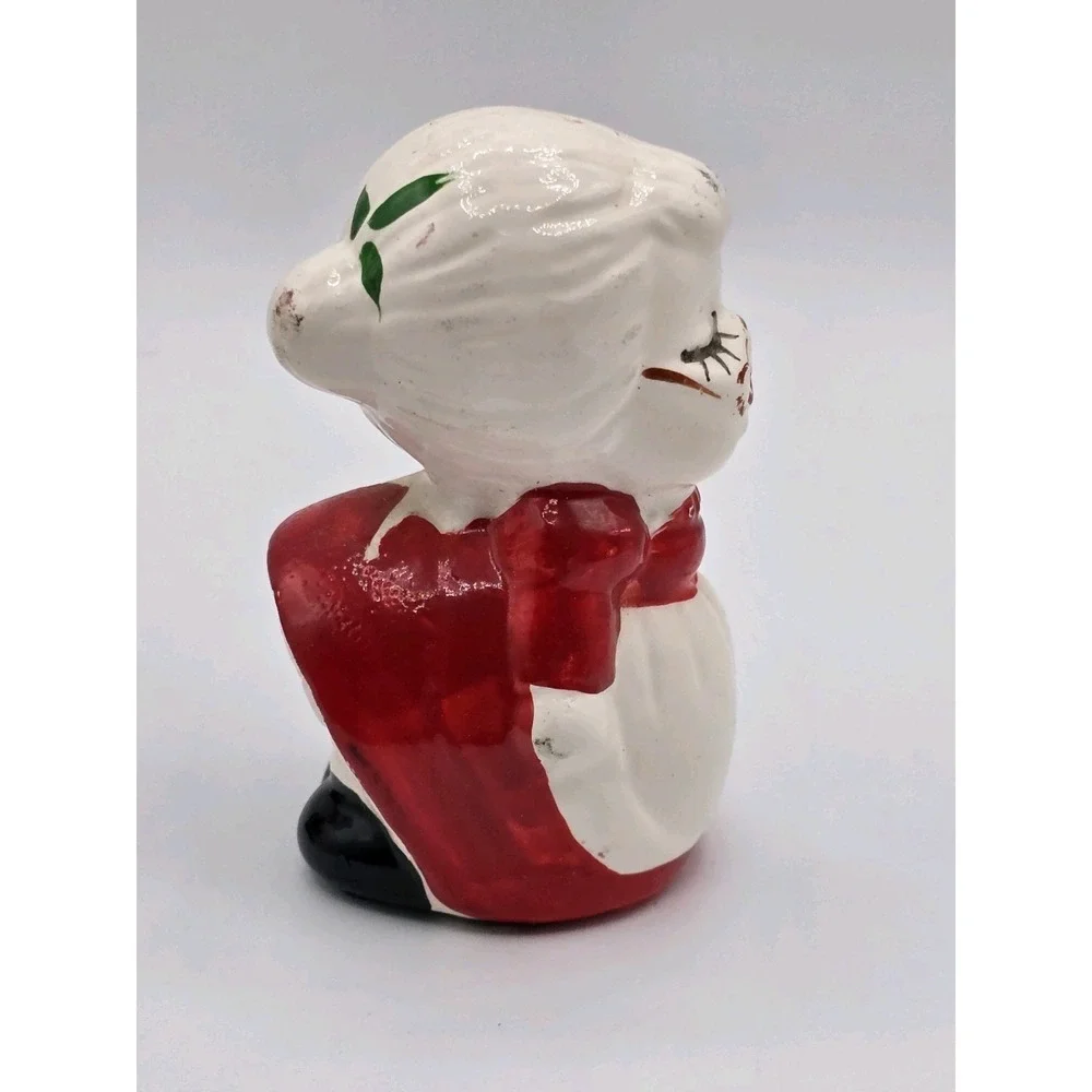 Vintage Mr. and Mrs. Santa Claus  Salt Pepper‎ Shakers Kissing Ceramic